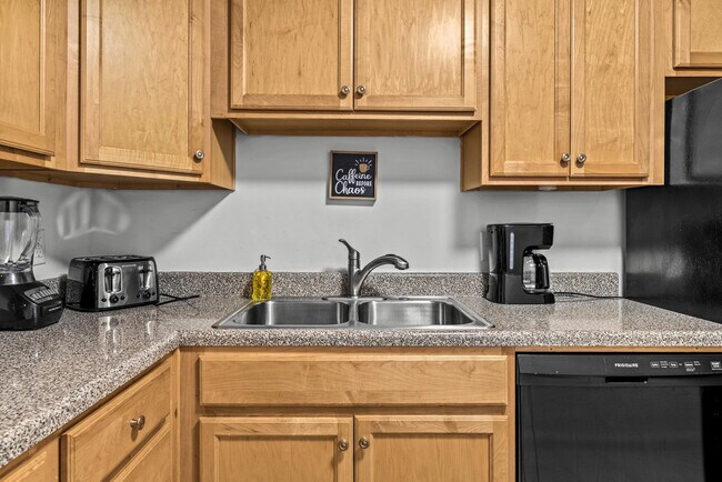 Building Photo - 250 Little St