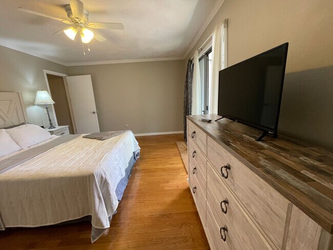 Building Photo - For Lease - Fully Furnished 2 BR | 1.5 BA Townhome in PCB!