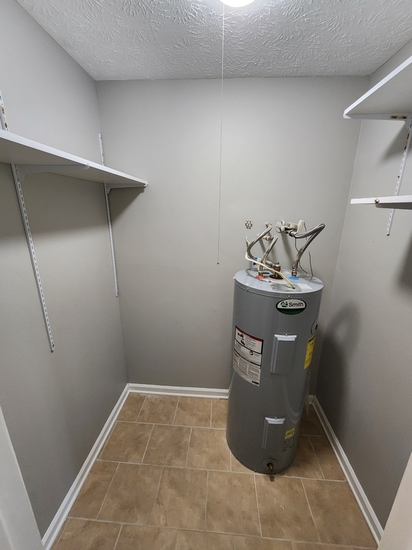 Building Photo - 365 Winding River Dr