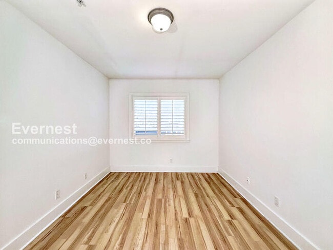 Building Photo - 133 Queen Anne Ave N