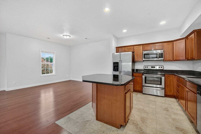 Building Photo - 320 E 29th St