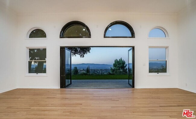 Building Photo - 15851 Mulholland Pl
