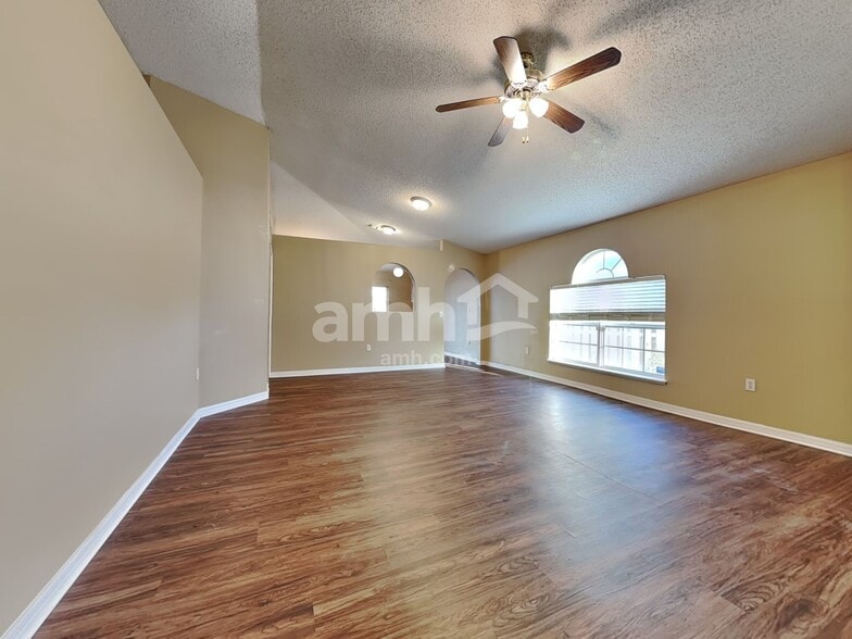 Building Photo - 6679 Gentle Oaks Dr W