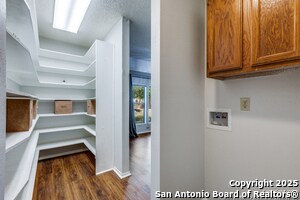 Building Photo - 10323 Country Vista