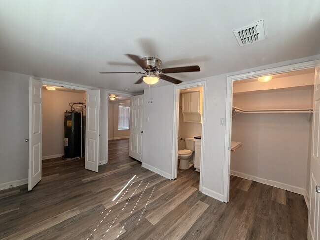 Building Photo - 3529 Topeka St