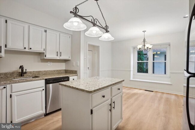 Building Photo - 3202 Eaton Ct