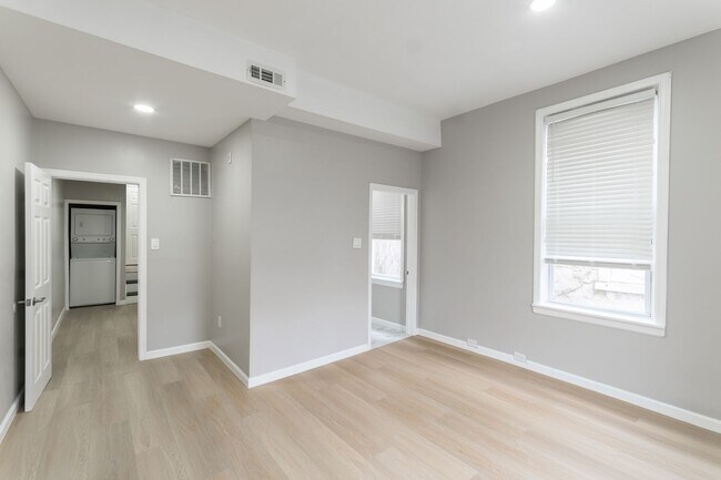 Building Photo - 2827 W Girard Ave