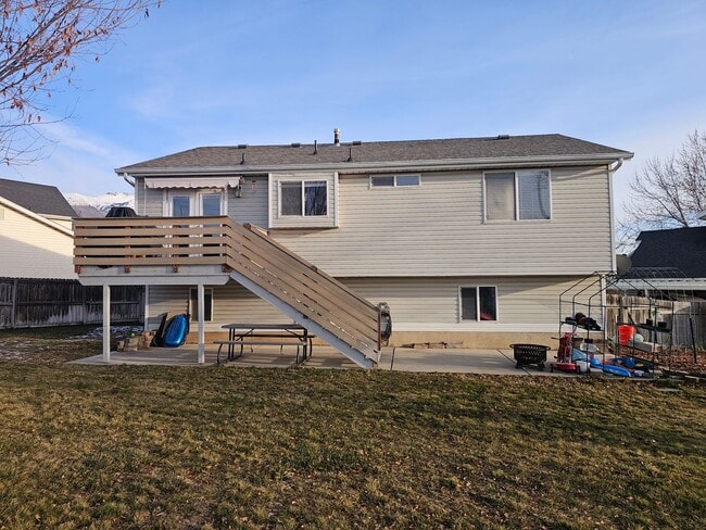 Building Photo - Spacious 4-Bed, 2-Bath Pet-Friendly Home with Central Air & 2-Car Garage! - Available NOW!