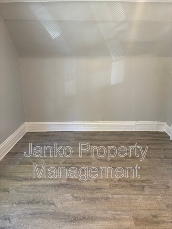 Building Photo - 7111 S Greenwood Ave