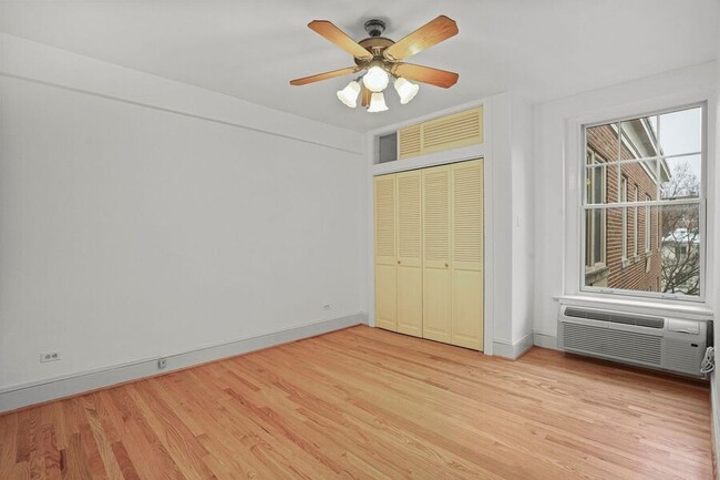 Building Photo - Amazing One-Bedroom Adams Morgan Unit! - W...