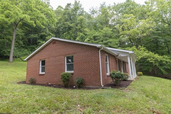 Building Photo - 700 Terrace Ave