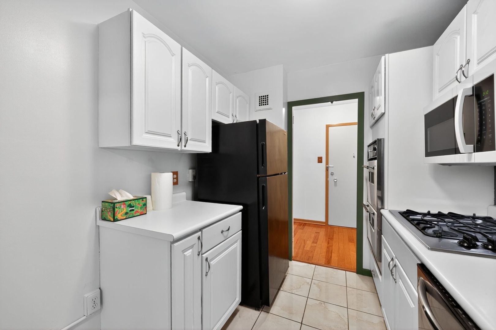 Building Photo - 2324 Madison Rd