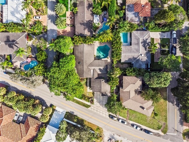 Building Photo - 2132 Middle River Dr