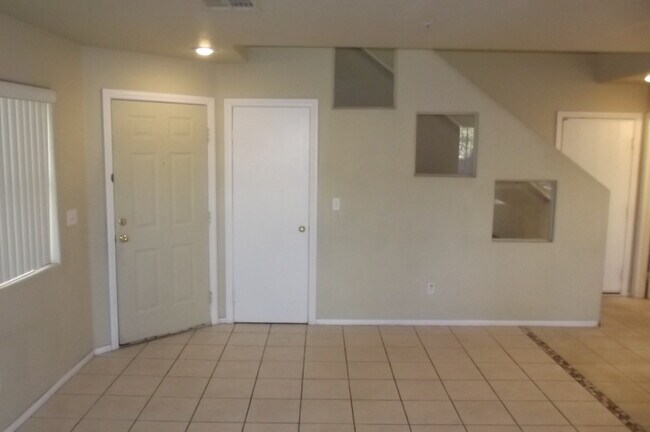 Building Photo - Condo in Gated Genevieve Court