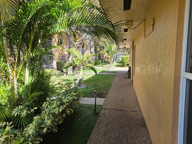 Building Photo - 959 SE 2nd Ave