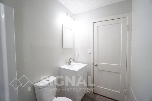 Building Photo - 1906 15th Ct N