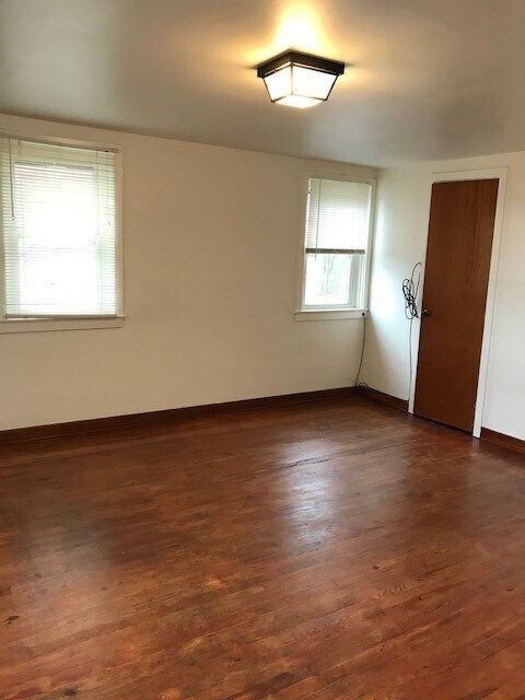 Building Photo - 155 King Rd