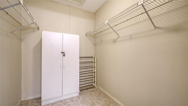 Building Photo - 5649 Summerside Ln