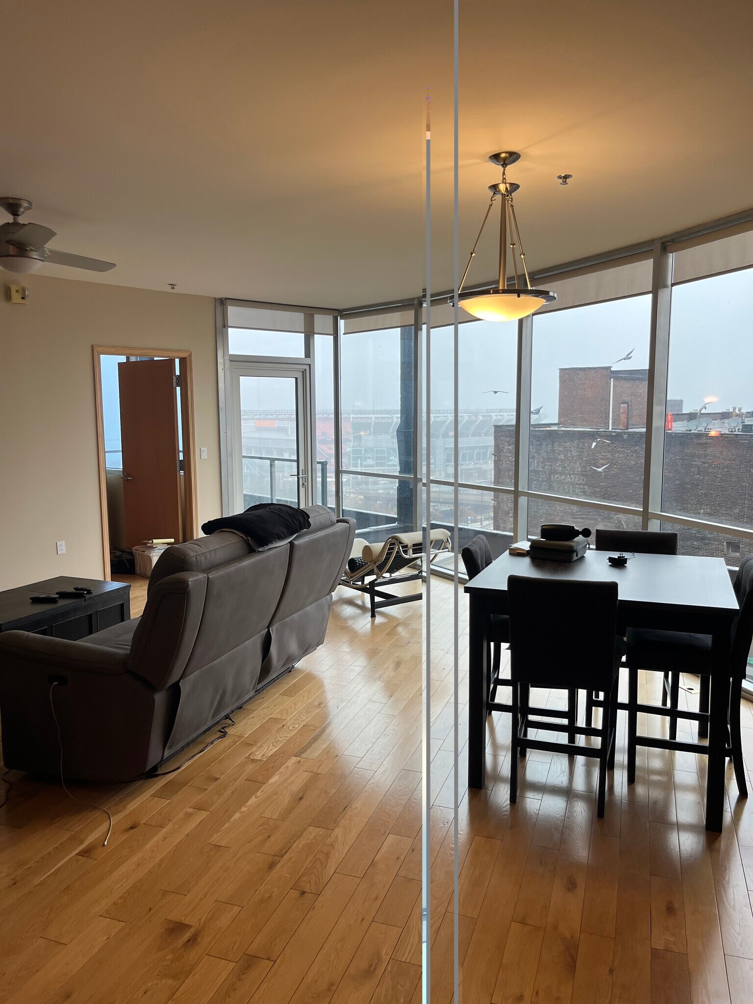 Building Photo - 701 W Lakeside Ave