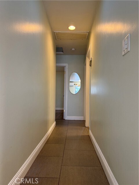Building Photo - 830 N Olive Ave