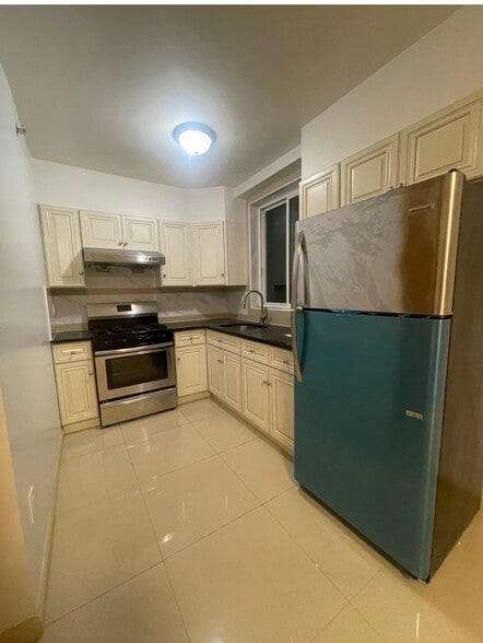 Building Photo - 6426 Queens Blvd