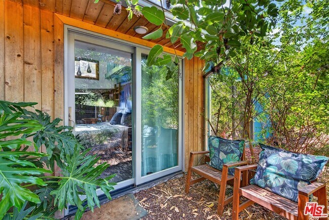 Building Photo - 1738 Topanga Skyline Dr