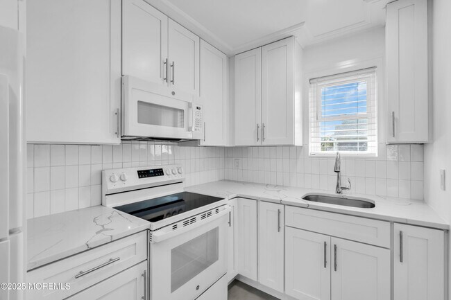 Building Photo - 548 Ocean Blvd