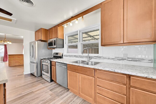 Building Photo - 2317 De Soto Rd