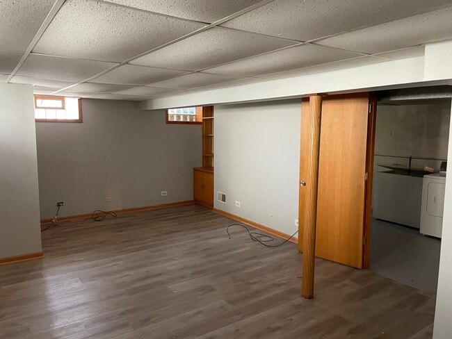 Building Photo - 10335 Laporte Ave