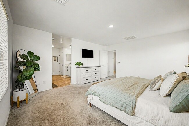 Building Photo - 7598 W Smoketree Dr