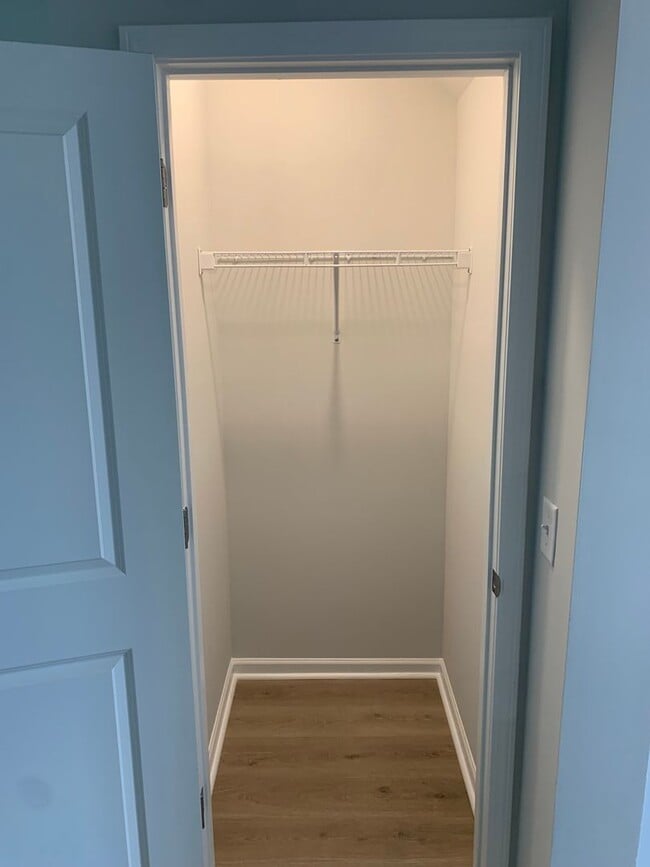 Building Photo - Modern Living in Windsor Hill