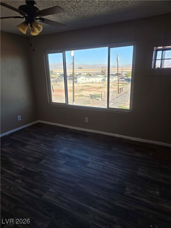 Building Photo - 305 N 10th St