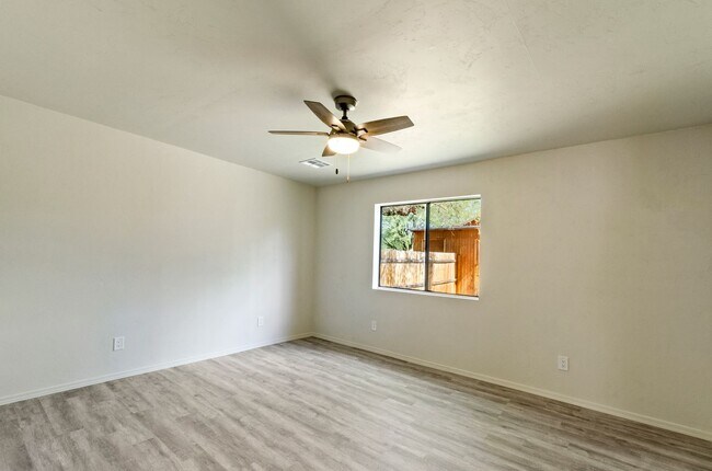 Building Photo - Centrally located - Remodeled Home