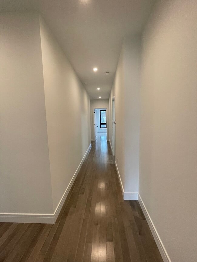 Building Photo - 719 N Elizabeth St