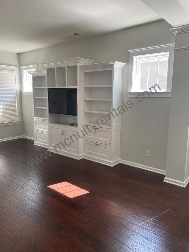 Building Photo - 4221 Courtly Ln