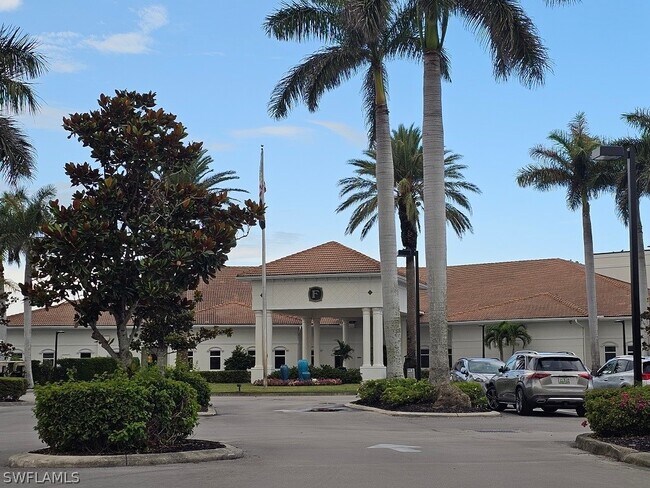 Building Photo - 460 Fox Haven Dr