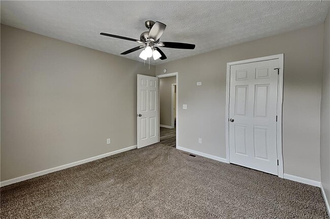 Building Photo - 658 Castlebrooke Way SE