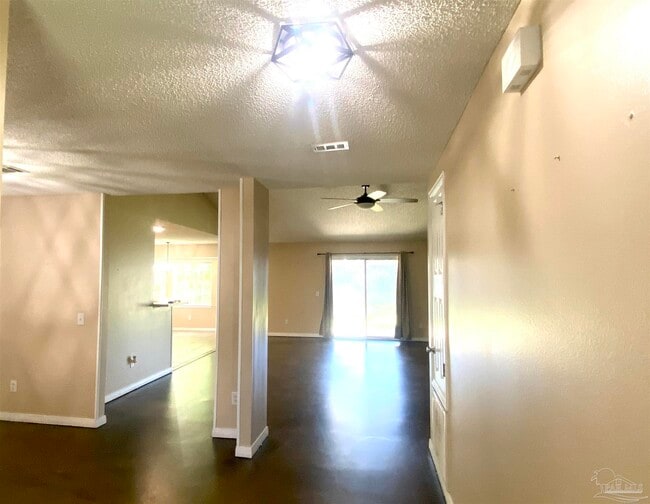 Building Photo - 6425 Sarasota St