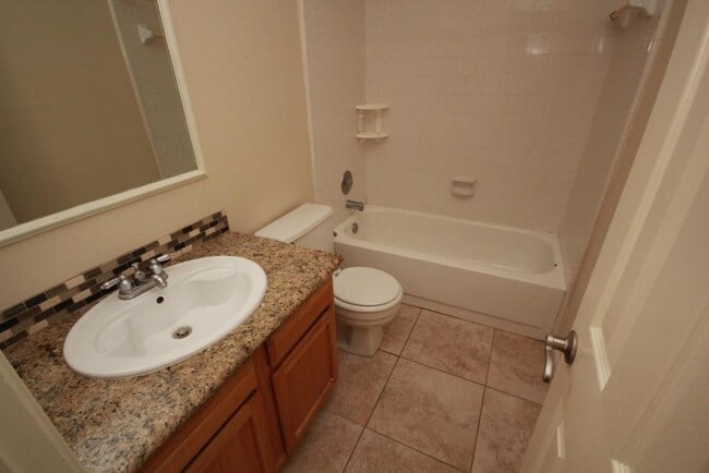 Building Photo - 21402 Park Bishop Dr