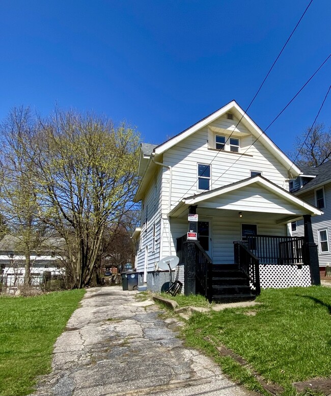 Building Photo - 987 Whittier Ave