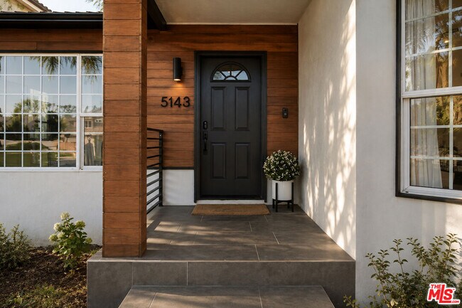 Building Photo - 5143 Newcastle Ave