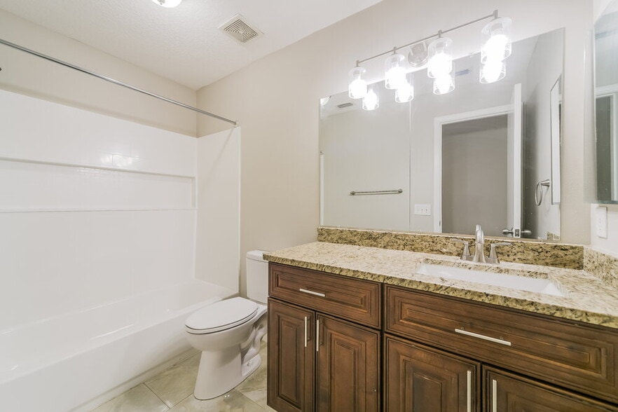 Building Photo - 3051 Bloomsbury Dr