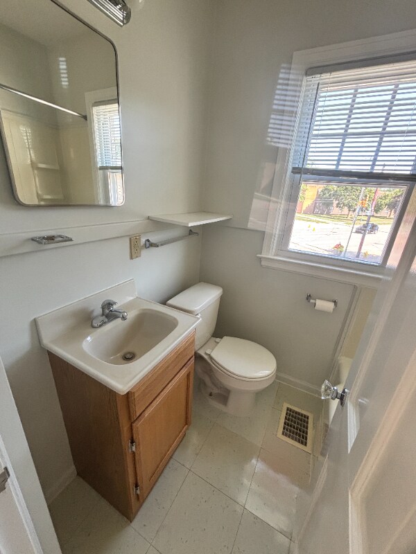 Building Photo - 142 N Riverview Dr