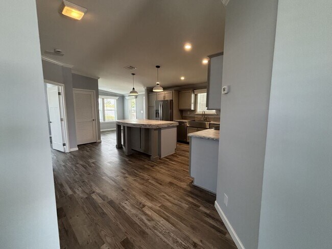 Building Photo - 937 W Questa Ave