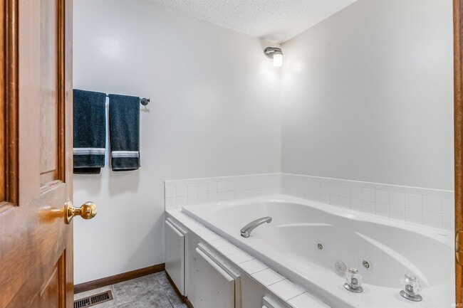 Building Photo - 115 Blue Cliff Pl