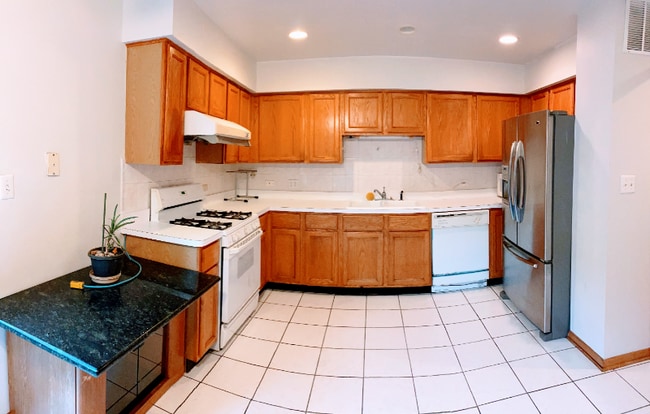 Building Photo - 1541 W 33rd St