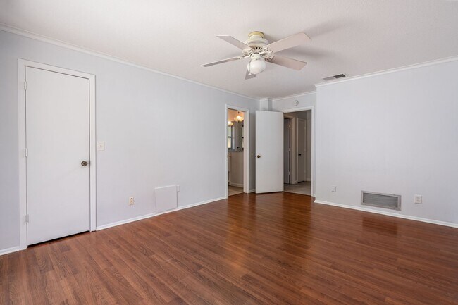 Building Photo - RARELY AVAILABLE!  3BED/2BATH POOL HOME FOR RENT-SARASOTA, FL $2995.00