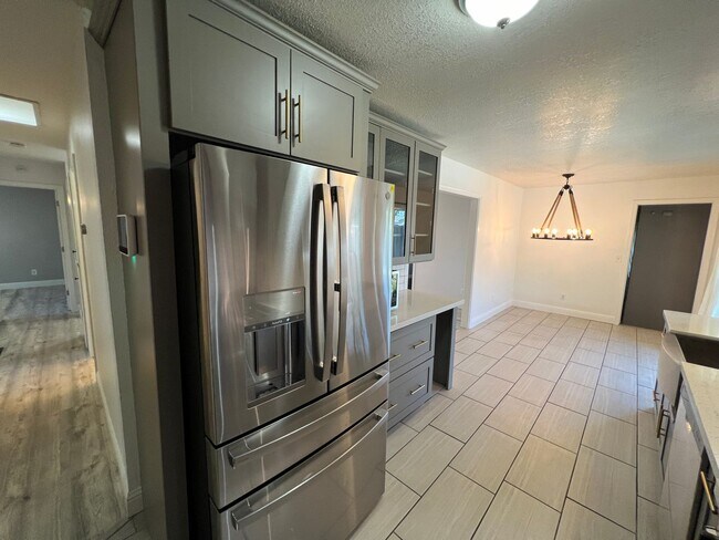 Building Photo - 5753 Mohican Dr