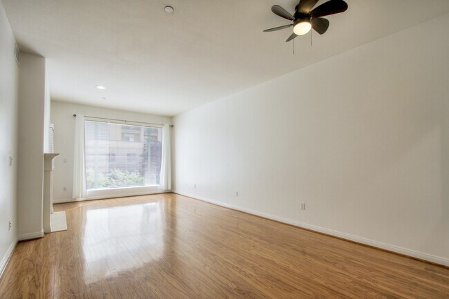 Building Photo - 144 S. 3rd St., #208