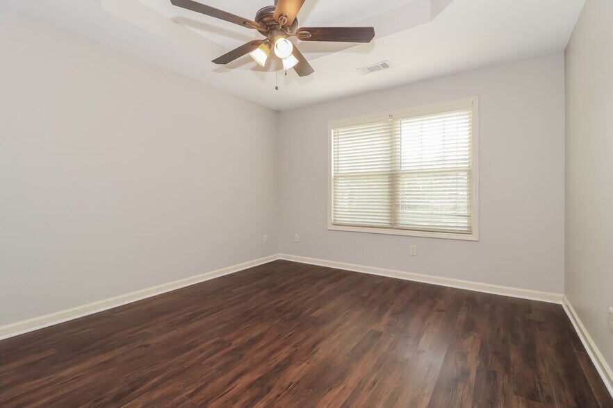 Building Photo - 223 Comet Ct